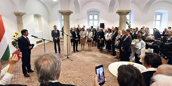 „A művelt emberek száma a nemzet igazi ereje” – VII. Magyarország Barátai Alapítvány konferencia